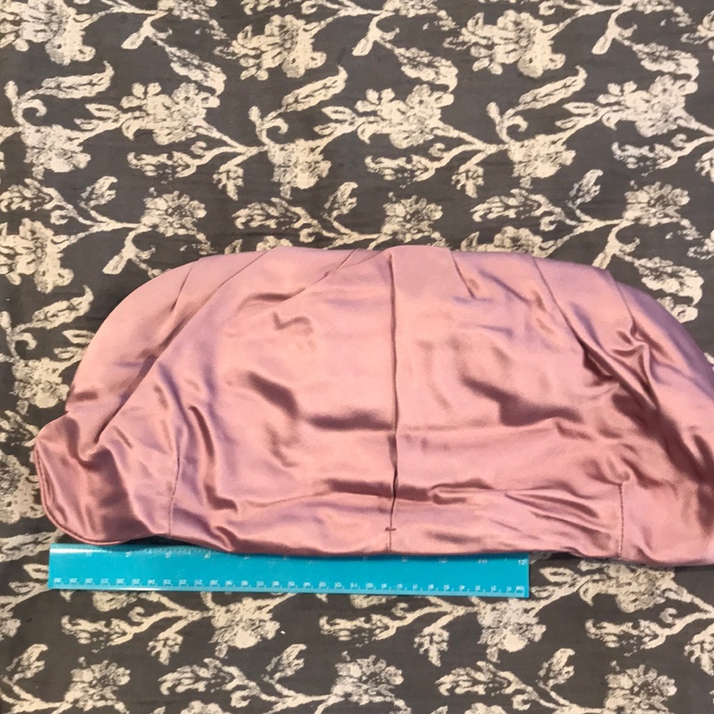 Gently used silk/polyester Club Monaco clutch
